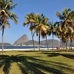 Apartamento Aconchegante 700M Da Praia Do Flamengo E 100M Do Metro, Conforto E Tranquilidade No Coracao Do Rio!